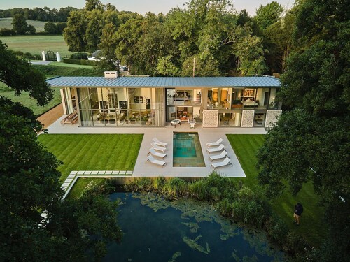 A country house that sleeps 14 guests  in 7 bedrooms