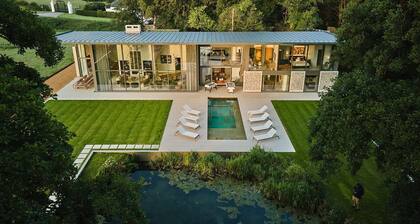 A country house that sleeps 14 guests in 7 bedrooms
