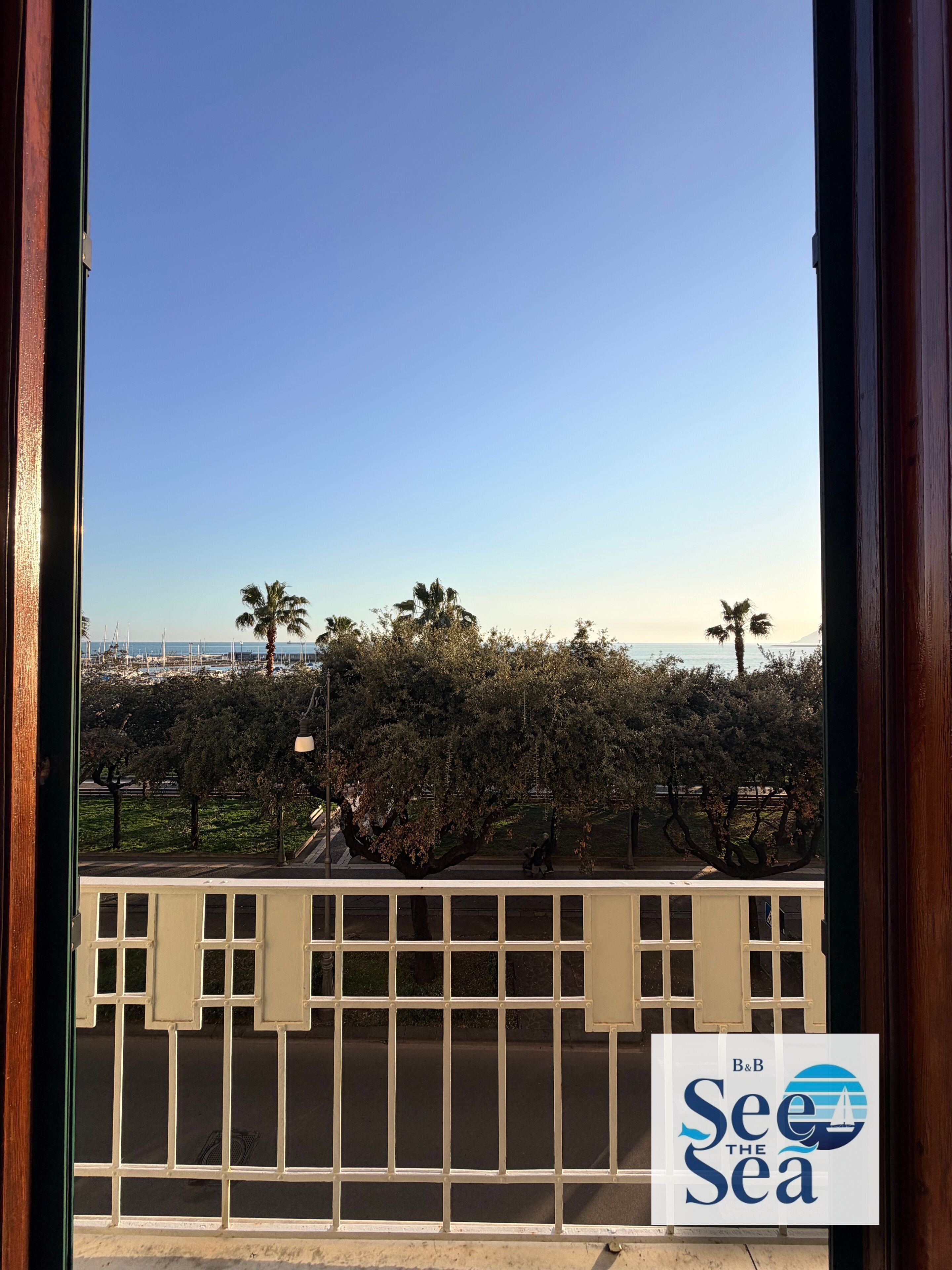 Bureau, espace de travail pour ordinateur portable, Wi-Fi gratuit