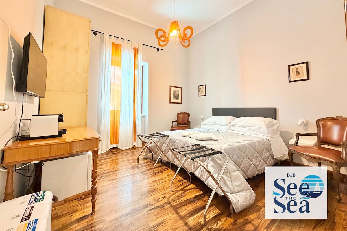 Classic-rum - utsikt mot innergården | Skrivbord, arbetsyta för laptop och gratis wi-fi