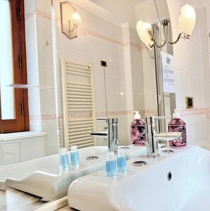 Double Room, Courtyard View | Bathroom - See The Sea B&B (Salerno)