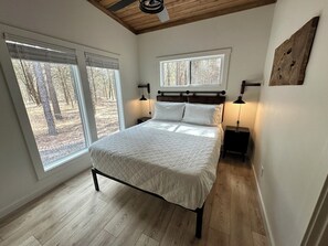 3 slaapkamers, een strijkplank/strijkijzer, wifi, beddengoed