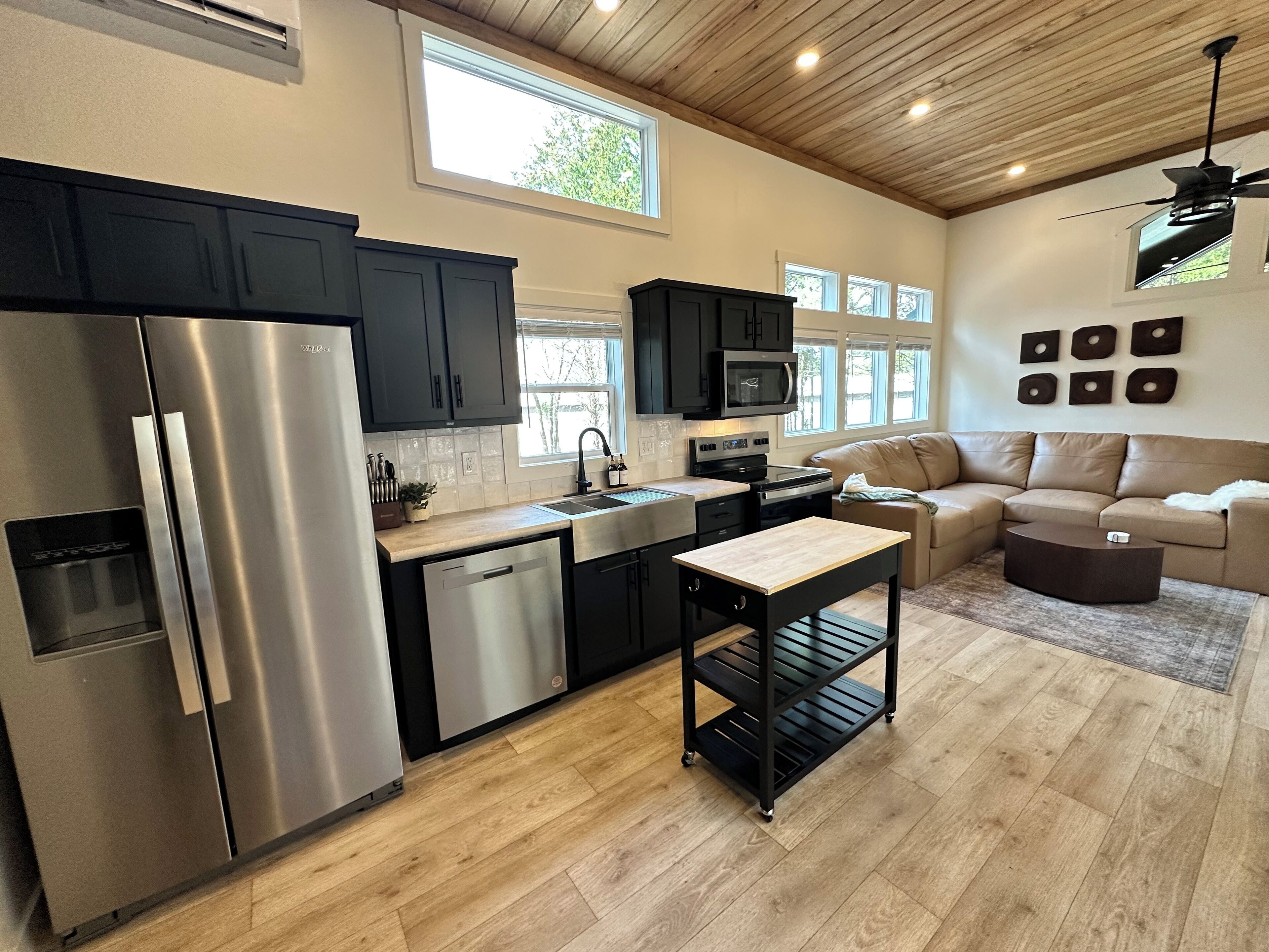 Mikrovågsugn, ugn, spishäll och diskmaskin