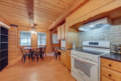 < 1 Mi to Casinos: Countryside Louisiana Getaway!