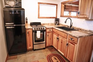 Réfrigérateur, micro-ondes, four, cafetiÚre/bouilloire