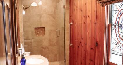Cabin near Mississippi with Pickleball court - Mill Creek