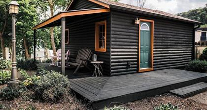 Riverview cabin w/ pickleball court