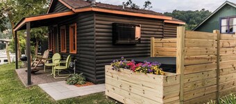 Dream Maker | River Cabin+ Hot Tub w/ TV+ Pickleball