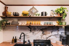 Fridge, microwave, stovetop, dishwasher
