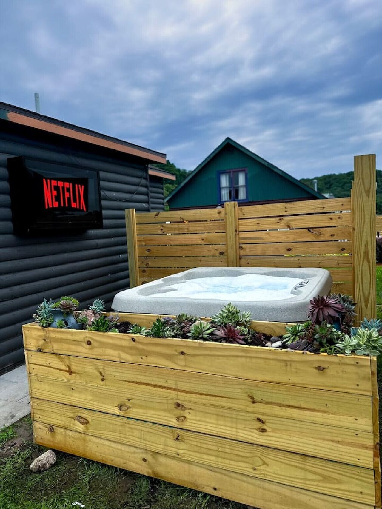 Bañera de hidromasaje al aire libre