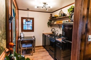 Refrigerador, microondas, placa de cocina, lavavajillas