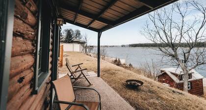 Riverview Cabin + Hot Tub w/ TV+ Pickleball Court