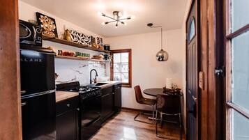 Réfrigérateur, micro-ondes, four, lave-vaisselle