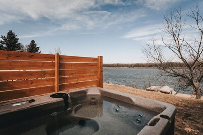 Drifter Cabin|Riverview+ Sauna+ Hot Tub+ Pickleball
