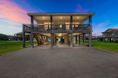 Bliss on the Beach | Sleeps 10