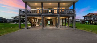 Bliss on the Beach | Sleeps 10