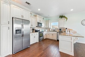 Fridge, microwave, oven, stovetop - Bliss on the Beach | Sleeps 10 (Bolivar Peninsula)
