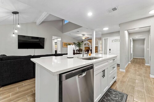 Spacious 5-bedroom house in wonderful Central Beach