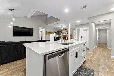 Spacious 5-bedroom house in wonderful Central Beach