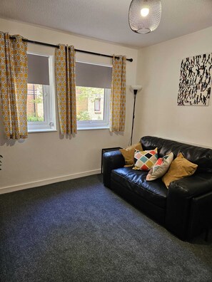 Living area - 1 Bedroom Marina Flat - sleeps 2 - near Beach and Swansea Arena (Swansea)