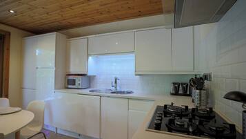 Dishwasher, cookware/dishes/utensils