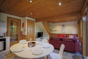 Dining - Lodge 68 - Fern Gully (Newton Abbot)