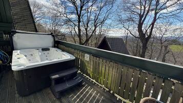 Bañera de hidromasaje al aire libre