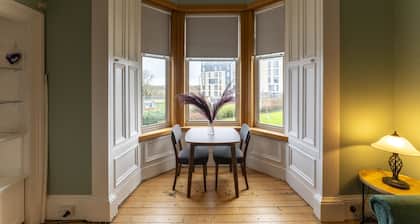 Ochil View - an apartment that sleeps 4 guests in 2 bedrooms