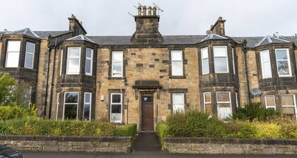 Ochil View - an apartment that sleeps 4 guests in 2 bedrooms