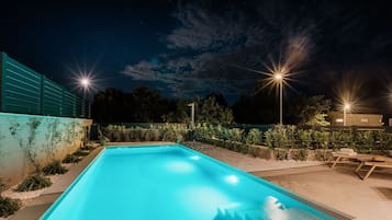 Een verwarmd zwembad