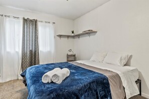 3 bedrooms, iron/ironing board, WiFi, bed sheets