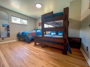 2 chambres, fer et planche à repasser, Wi-Fi, draps fournis