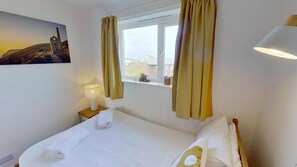 3 bedrooms, iron/ironing board, bed sheets