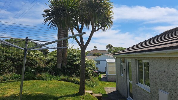 Property grounds - F72 Chyreden, Riviere Towans (Hayle)