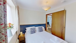 3 bedrooms, iron/ironing board, Internet, bed sheets