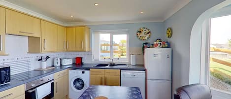 Frigorifero, microonde, forno, lavastoviglie