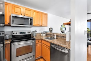 Condo, 1 Queen Bed with Sofa bed (Kona Alii 206) | Private kitchen - Kona Alii 206 (Kailua-Kona)