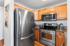 Condo, 1 Queen Bed with Sofa bed (Kona Alii 206) | Private kitchen
