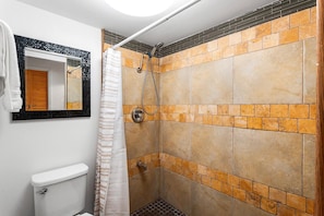 Condo, 1 cama Queen e sofá-cama (Kona Alii 206) | Banheiro