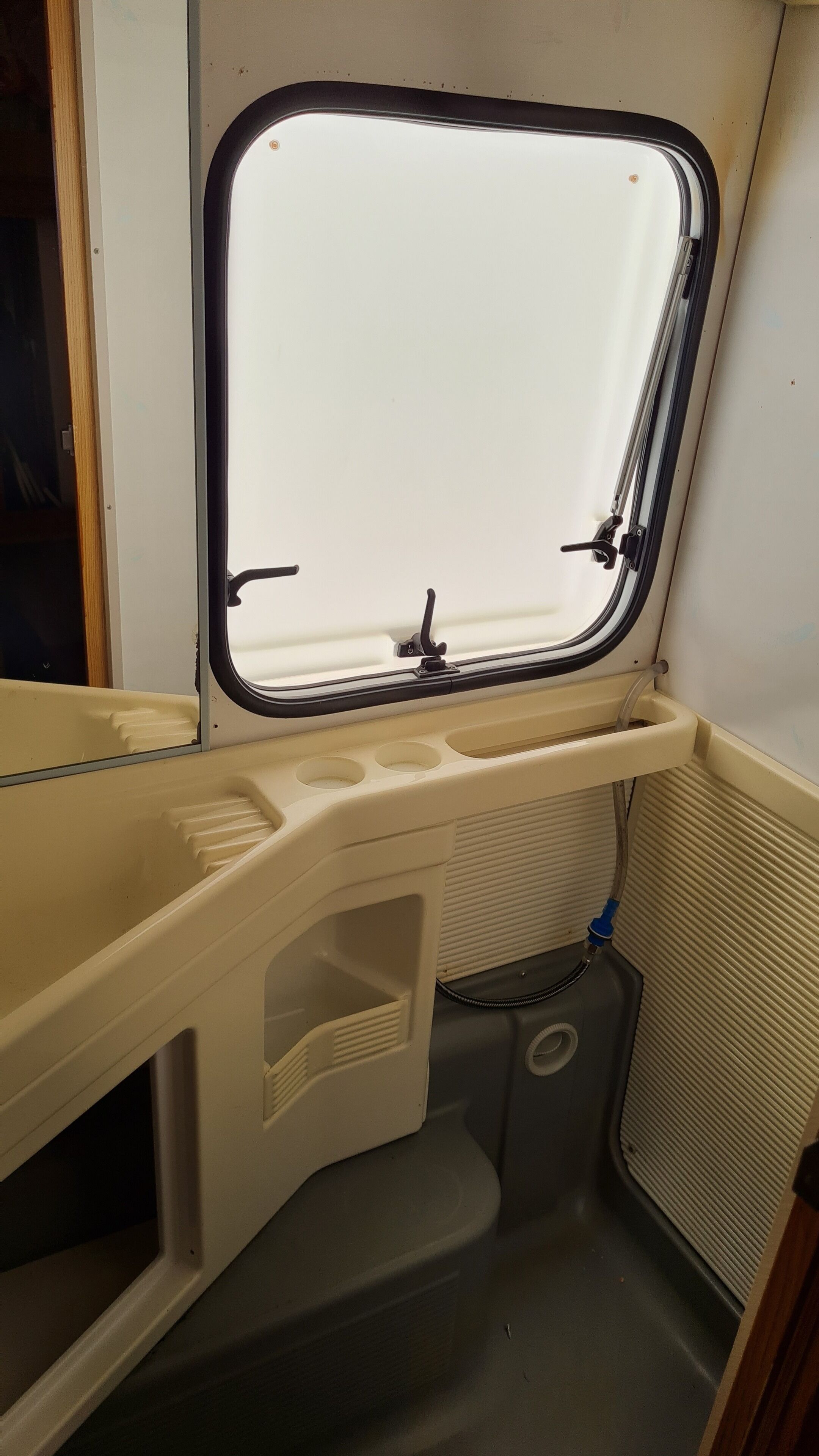 Bruser, hårtørrer, håndklæder, Sæbe