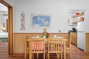 Condo, varias camas (Makolea#11) | Restaurantes
