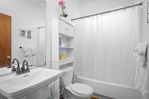 Condo, varias camas (Makolea#11) | Baño