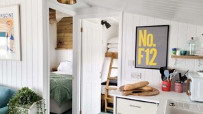 3 bedrooms, iron/ironing board, internet, bed sheets