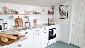Refrigerador, microondas, horno