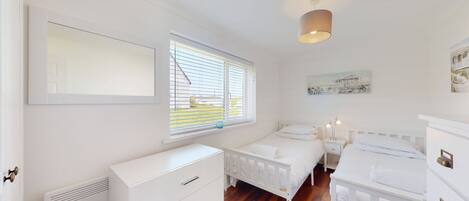 3 bedrooms, iron/ironing board, Internet, bed sheets