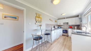 Fridge, microwave, oven