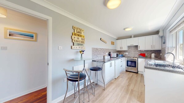 Fridge, microwave, oven