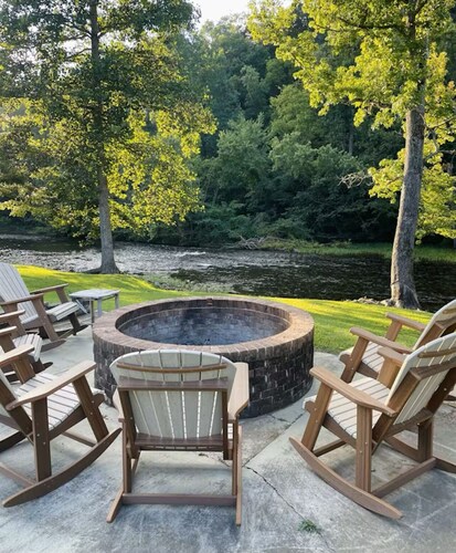 Riverside Retreat at Cades Cove Landing-Unit 250 in Enchanting Townsend, TN