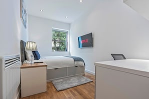 2 chambres, fer et planche à repasser, Wi-Fi, draps fournis