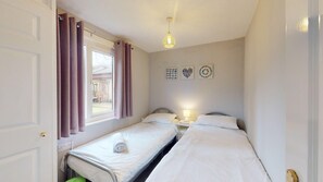 2 bedrooms, iron/ironing board, WiFi, bed sheets